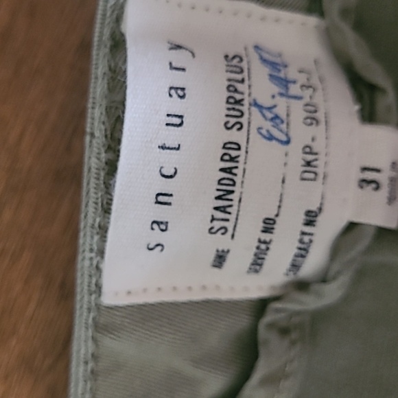 Sanctuary Army Green Paint splatter shorts. Size 31 - Picture 6 of 7